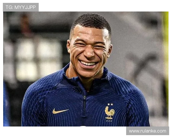 萨利巴盛赞姆巴佩为真正的领袖：我们的队长与世界最佳球员之一